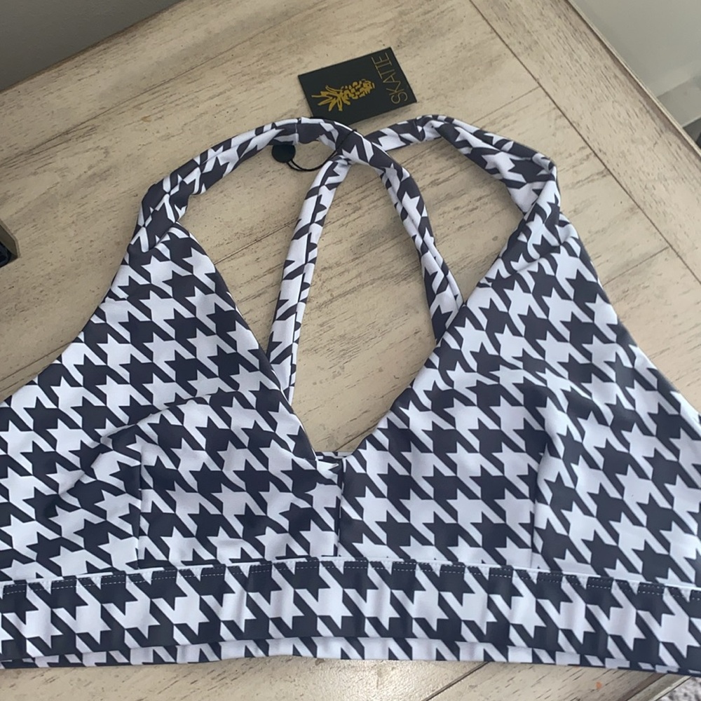 New Skatie X-Large Sports Bra, Grey/White super stretch, complete comfort - Picture 2 of 6